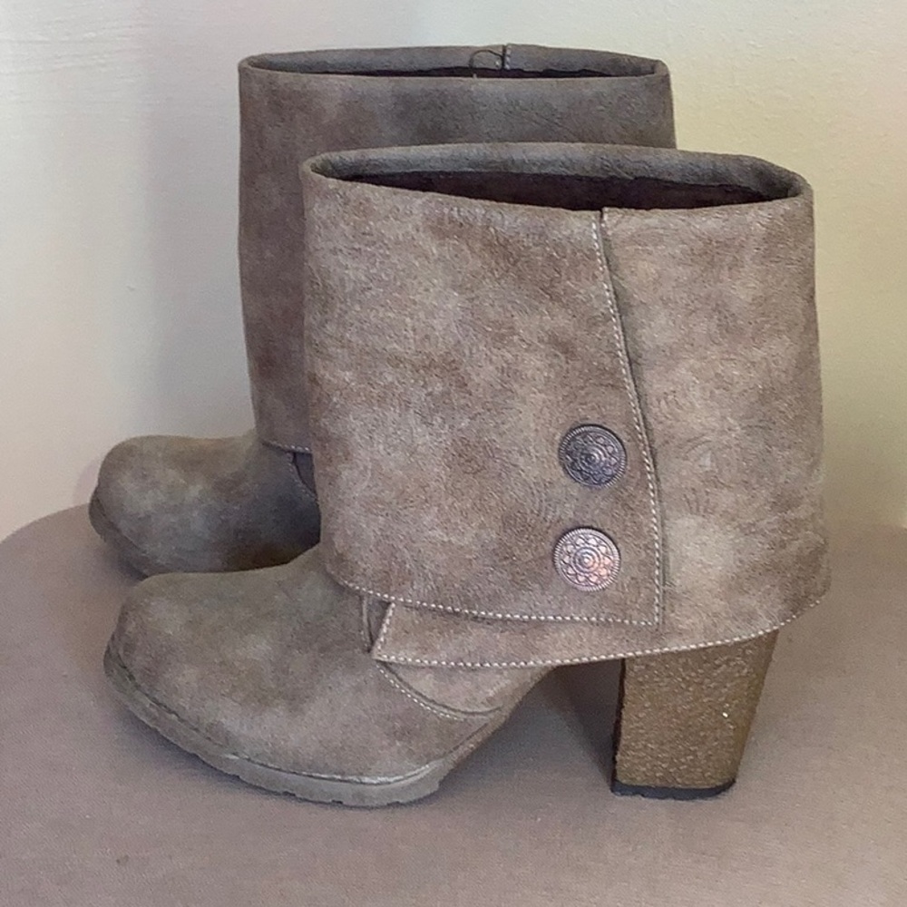 Muk Luks Tan Heeled Boots with Chunky Heel